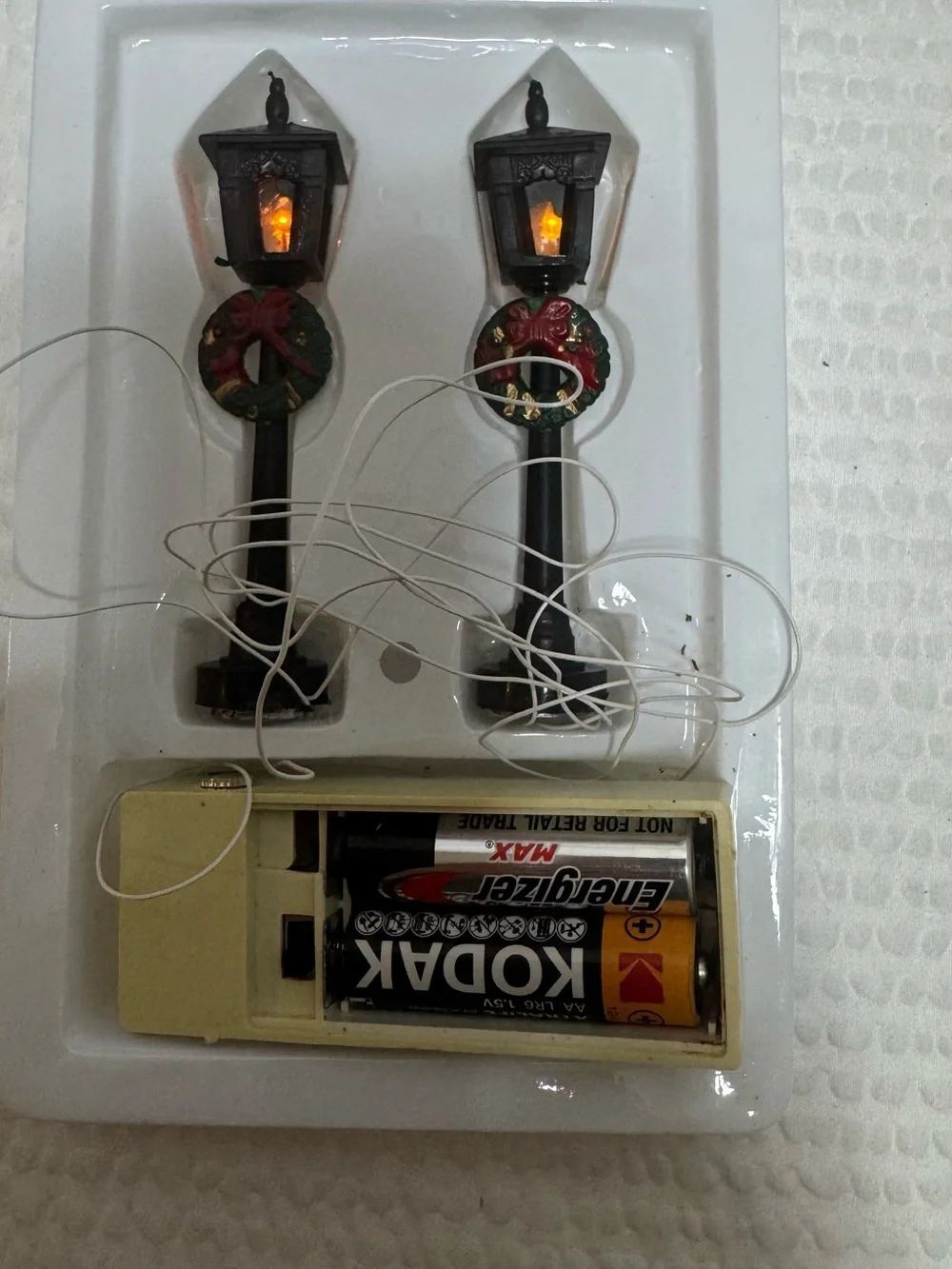 Vintage Mini Holiday Street Lamp Pair with Wreaths - Black
